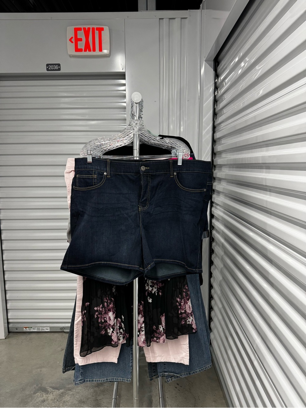 Torrid | Bombshell Skinny 5’ Shorts in Dark Wash | size 24